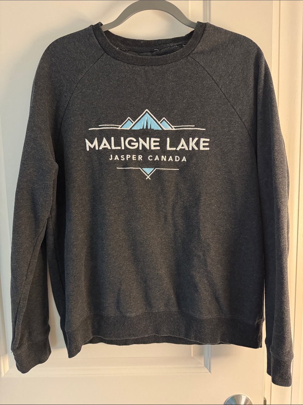 Maligne Lake Jasper Canada Crewneck Sweatshirt - Dark Gray